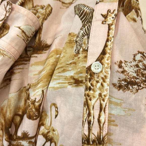 J McLaughlin Pink Brown Cotton Safari SZ M Elephant Zebra Giraffe Button Shirt - Picture 7 of 7